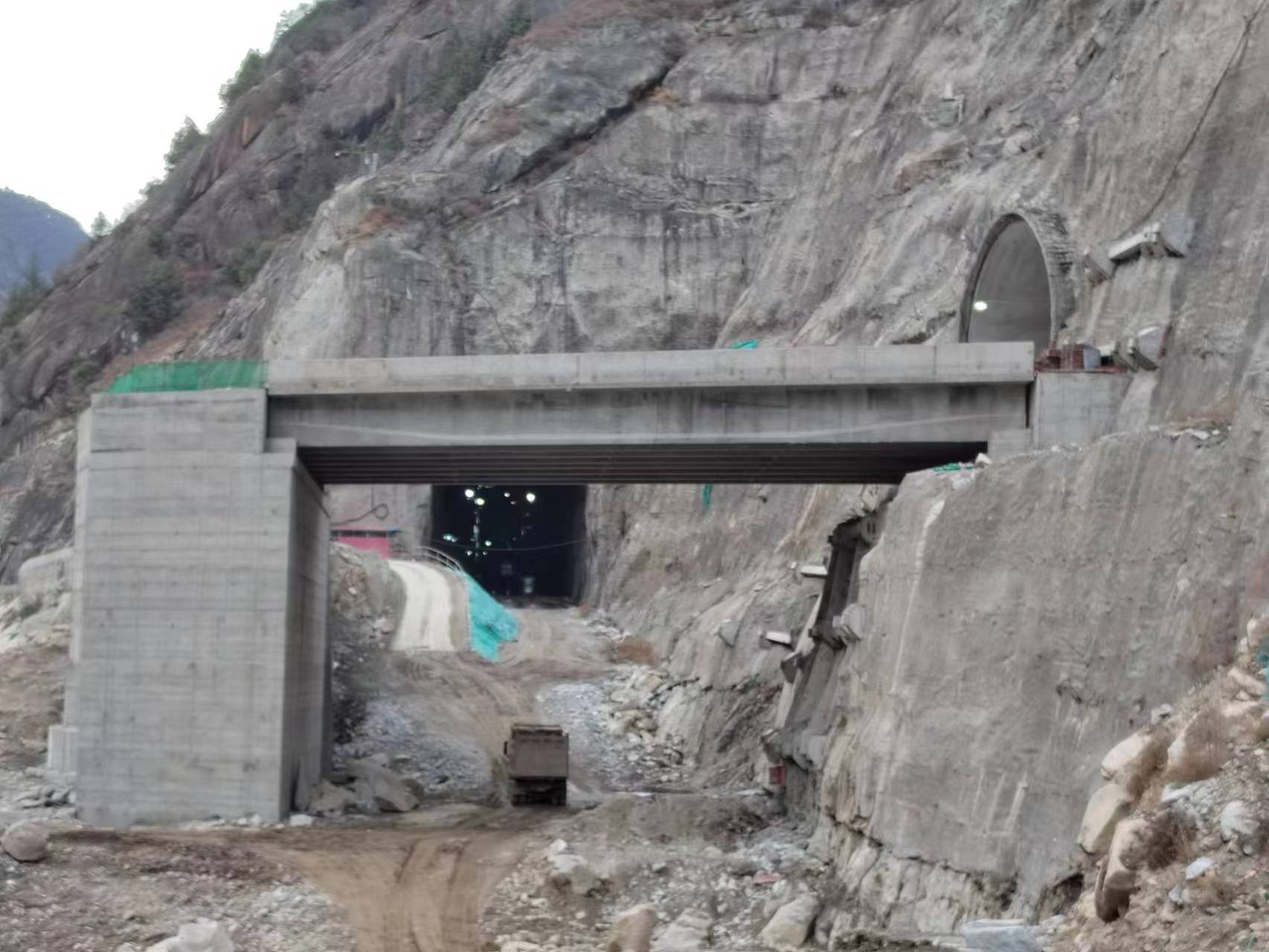 雙江口水電站豎井泄洪洞出口交通橋橋梁項(xiàng)目