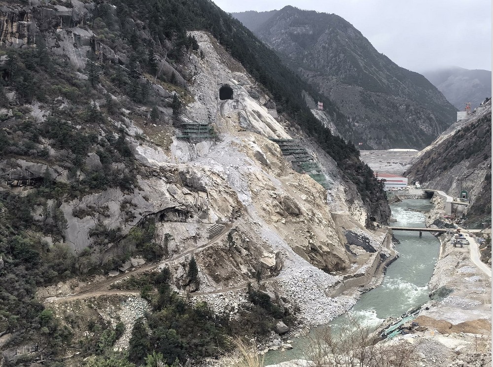 雙江口水電站-3#導(dǎo)流洞進(jìn)水塔閘室鏡面混凝土