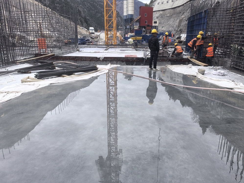 雙江口水電站--3#導(dǎo)流洞進(jìn)水塔閘室鏡面混凝土項目