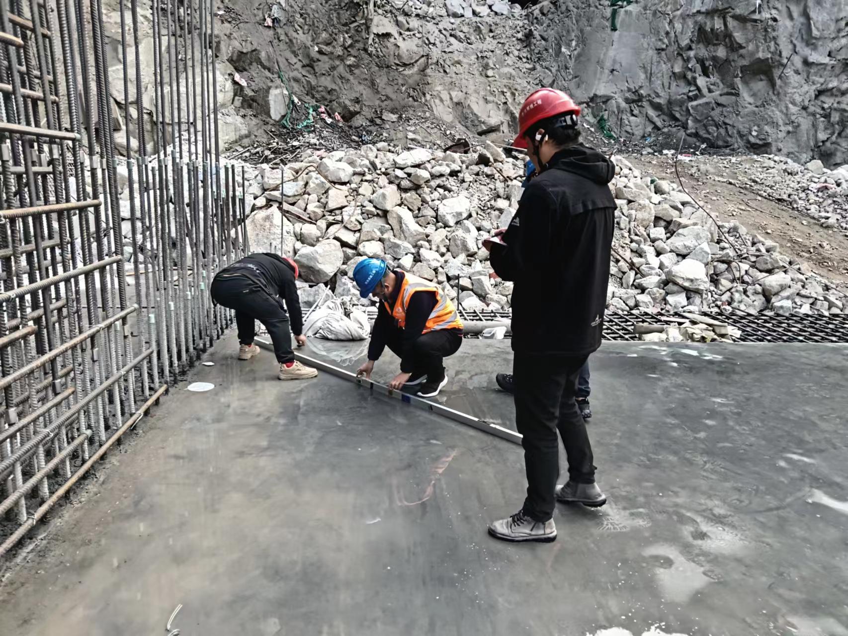 雙江口水電站--3#導(dǎo)流洞進(jìn)水塔閘室鏡面混凝土項目